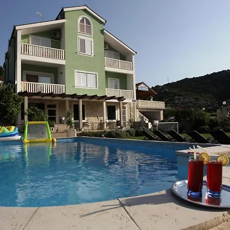 With With 5 In Peracko Blato