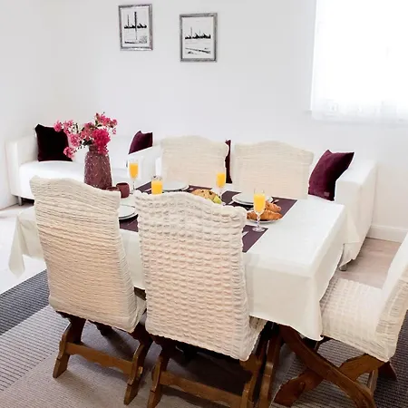 With With 5 In Peracko Blato Holiday home