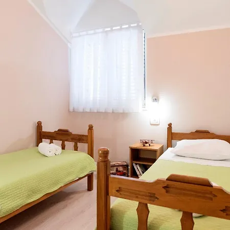 With With 5 In Peracko Blato Holiday home