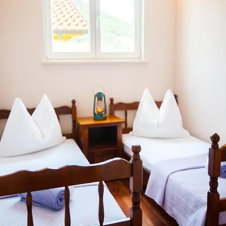 Holiday home With With 5 In Peracko Blato