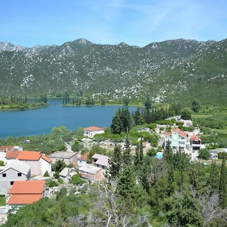 Holiday home With With 5 In Peracko Blato *