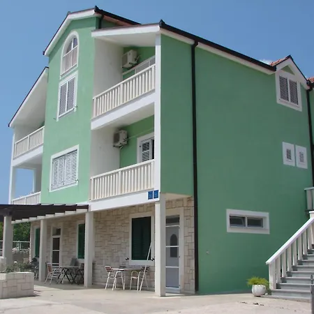 With With 5 In Peracko Blato