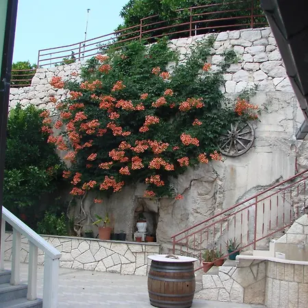 Holiday home With With 5 In Peracko Blato