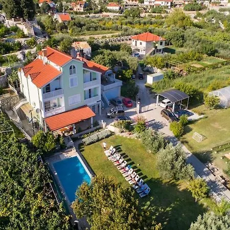With With 5 In Peracko Blato * Ploce (Dubrovnik-Neretva)