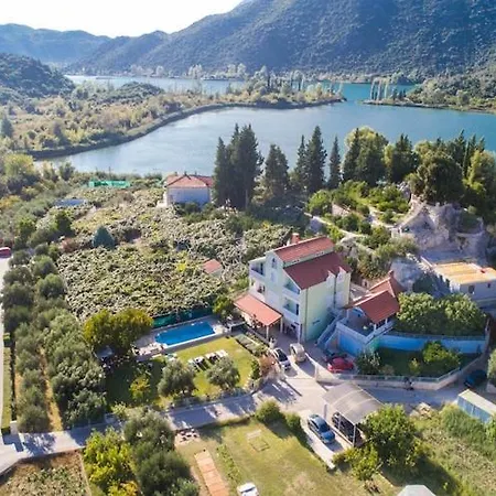 With With 5 In Peracko Blato Ploce (Dubrovnik-Neretva)
