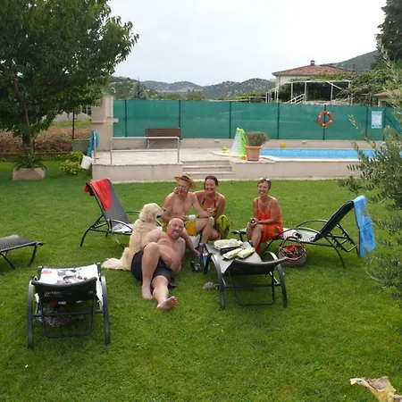 Hébergement de vacances With With 5 In Peracko Blato *